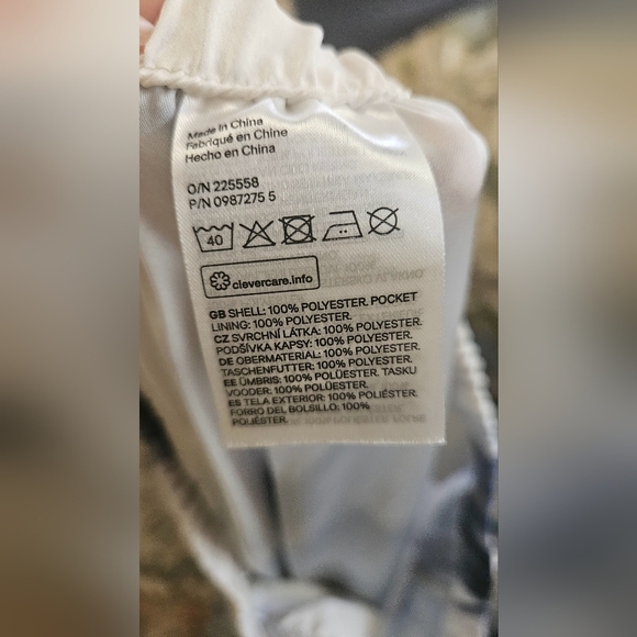 H&M Wide leg satin pull on Tie-Dye Pants in white/blue. Size Medium - Picture 14 of 14